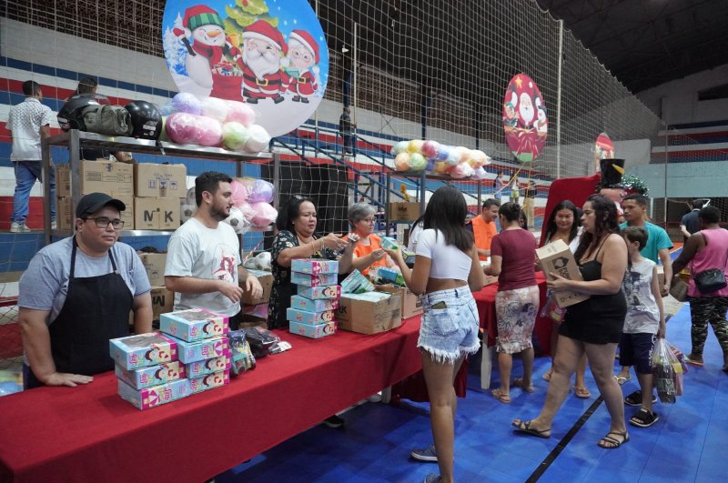 Natal Solidário: Fundo Social distribui 700 cestas básicas e natalinas às famílias