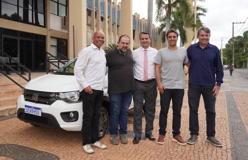 R$ 100 mil: Casa da Juventude recebe veículo e investimentos