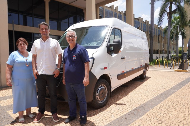 Secretaria de Educação adquire nova van adaptada para Cozinha Piloto