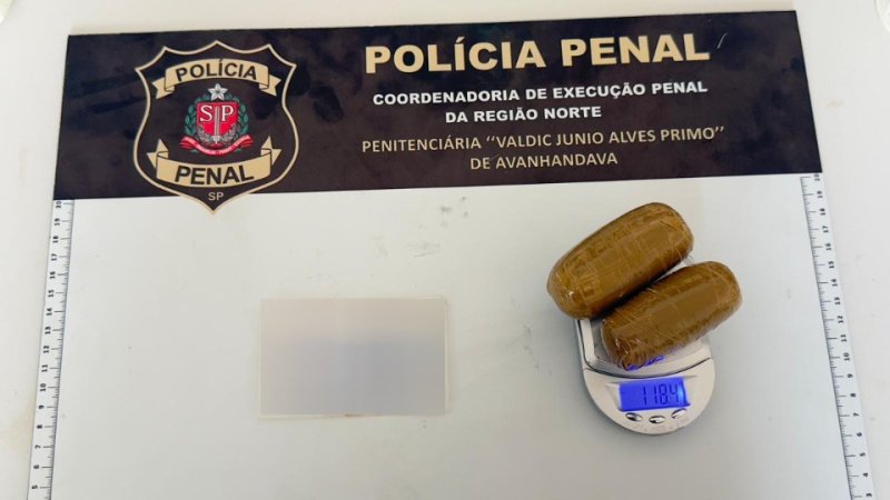 Polícia Penal de Avanhandava apreende drogas com companheira de preso durante inspeção de visitantes