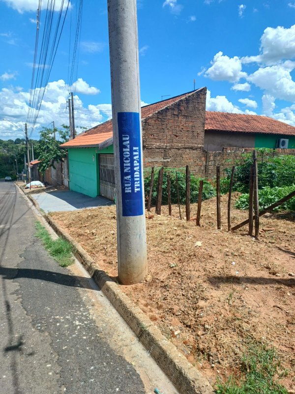 Bairros recebem pintura de identificação com nomes de ruas