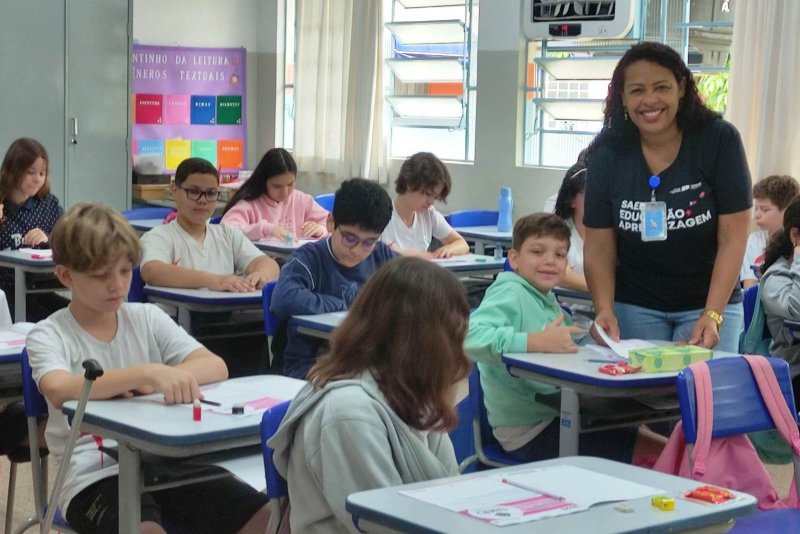 Professores da rede municipal são premiados com R$ 3 mil para compra de computadores