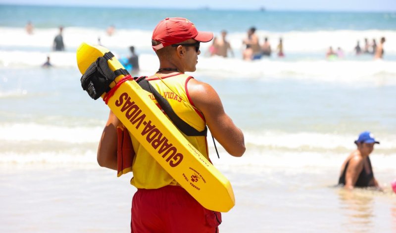 9 em cada 10 mortes por afogamento ocorrem por correntes de retorno, alerta Corpo de Bombeiros