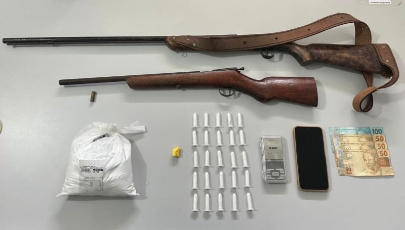 Ação integrada da PM resulta em prisão por tráfico de drogas e apreensão de armas em Penápolis
