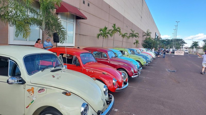 Encontro de Fuscas reúne gerações em shopping da região