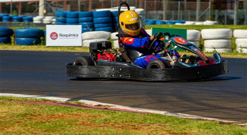 Iniciativa apoiada pela Lei Paulista oferece aula de kart gratuita