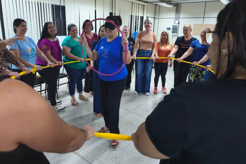 Educadoras de período integral participam de formação sobre novo material referencial 