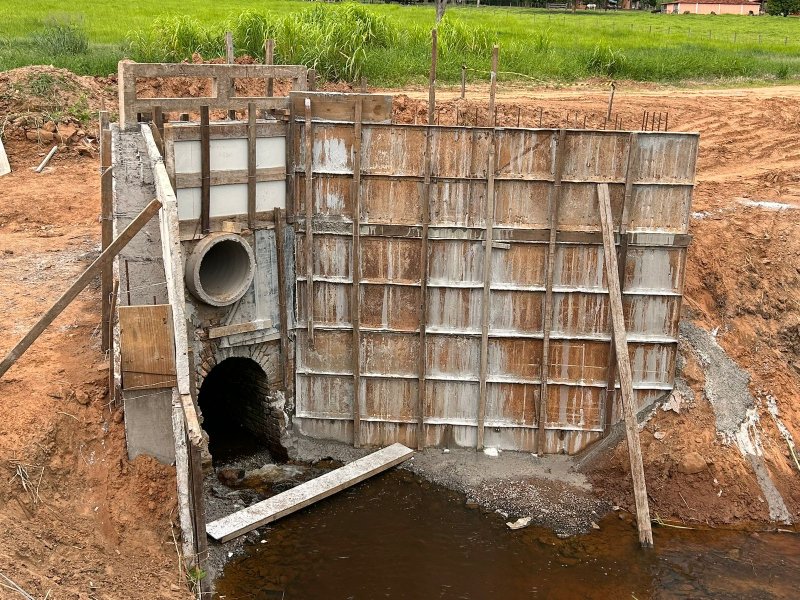 Obras finaliza nova linha de tubos na Jacutinga