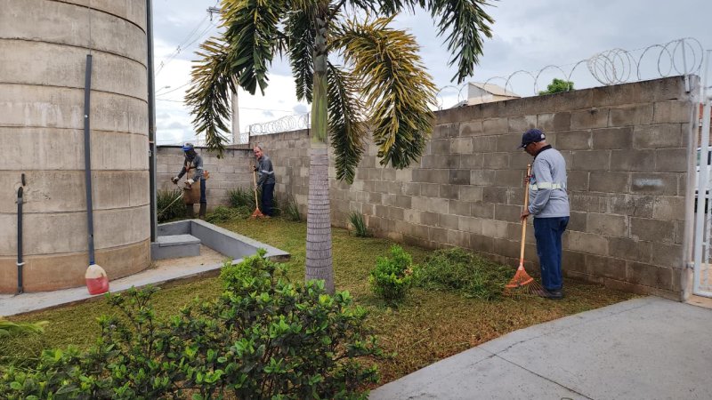 Escolas recebem força tarefa para limpeza e roçagem