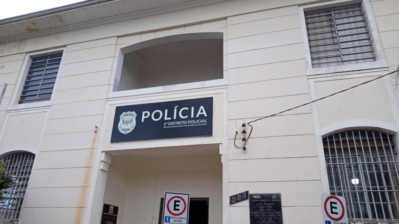 Pai de suspeito de tráfico é preso em flagrante por desacato e ameaça a policiais