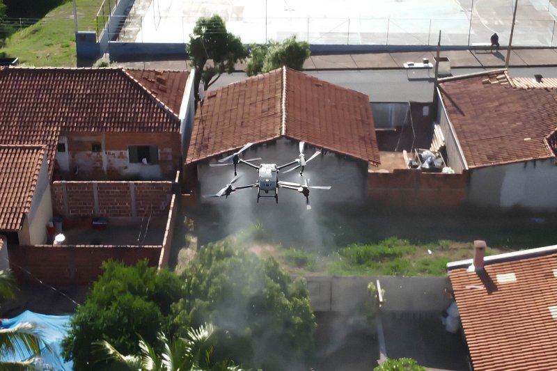 Avanhandava inicia nebulização com drone para reforçar combate à dengue em todo o município