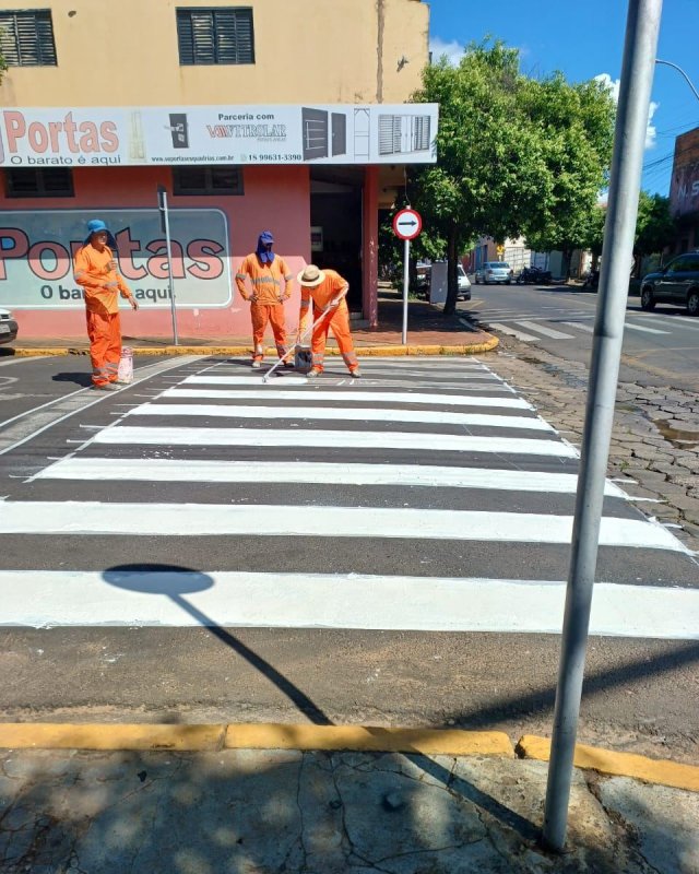 Secretaria Municipal de Trânsito reforça sinalizações de solo em cruzamentos