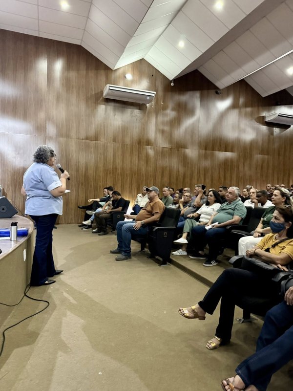 Assembleia: servidores municipais aprovam reajuste de 5% e aumento no cartão alimentação em Penápolis