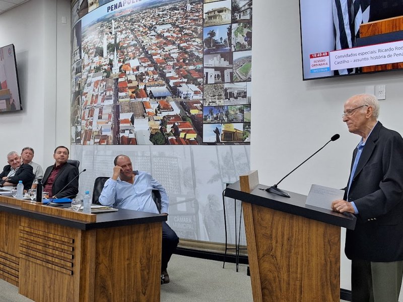 Convidado especial: Câmara recebeu ex-prefeito Ricardo Castilho na última sessão