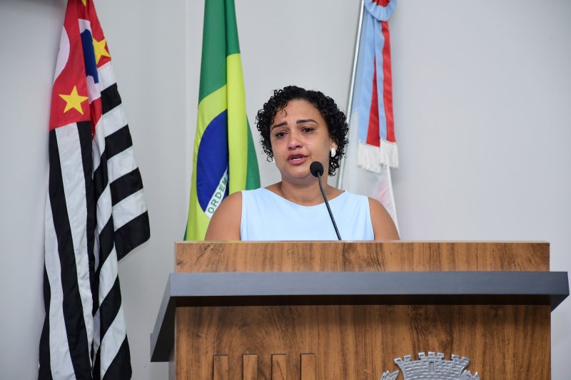 Câmara destaca Bianca de Souza Matos como auxiliar de serviços gerais