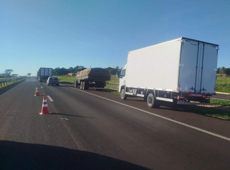 Homem morre após cair com moto e ser atropelado por caminhões na Rondon