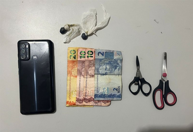 Homem é preso por tráfico de drogas durante patrulhamento da Polícia Militar em Penápolis