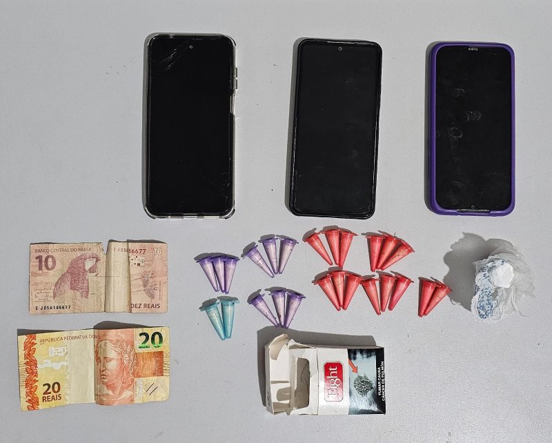 Três homens são presos por tráfico após perseguição policial