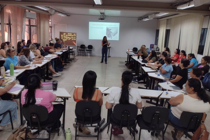Educadoras de Maternal fazem formação sobre material do Currículo Paulista