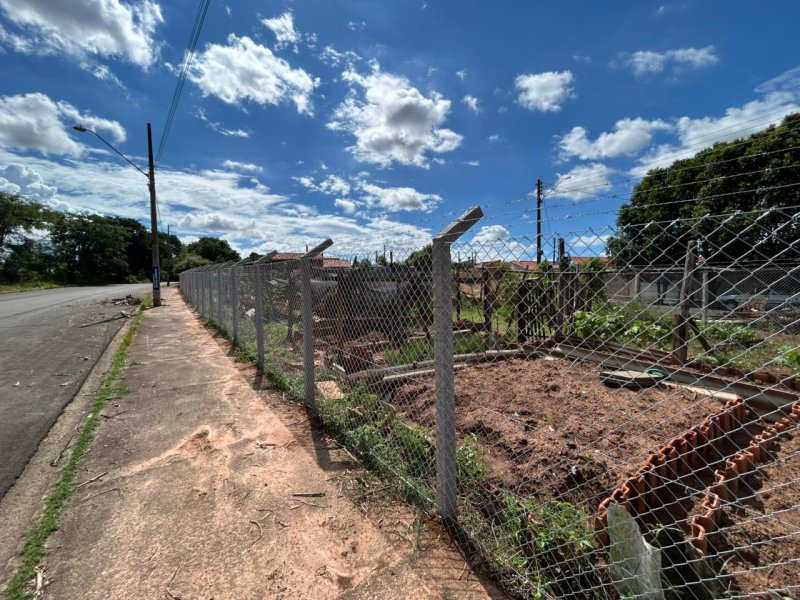 Horta Comunitária do bairro Rosa Alberton recebe novo alambrado