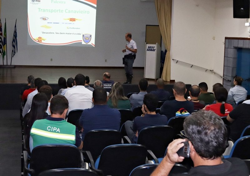 PM Rodoviária orienta sobre transporte canavieiro na região