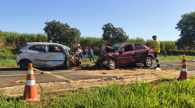 Acidente deixa quatro mortos após colisão frontal em Avanhandava