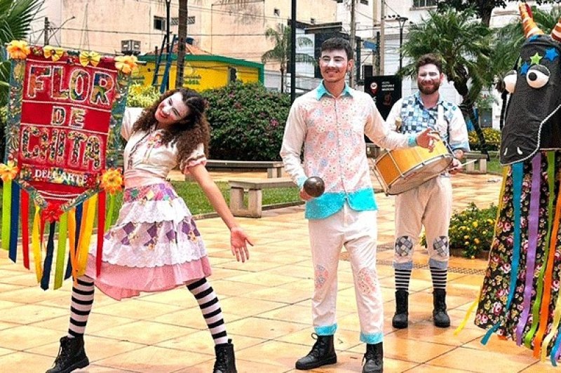 Hoje tem Circuito Sesc de Artes na Praça Carlos Sampaio
