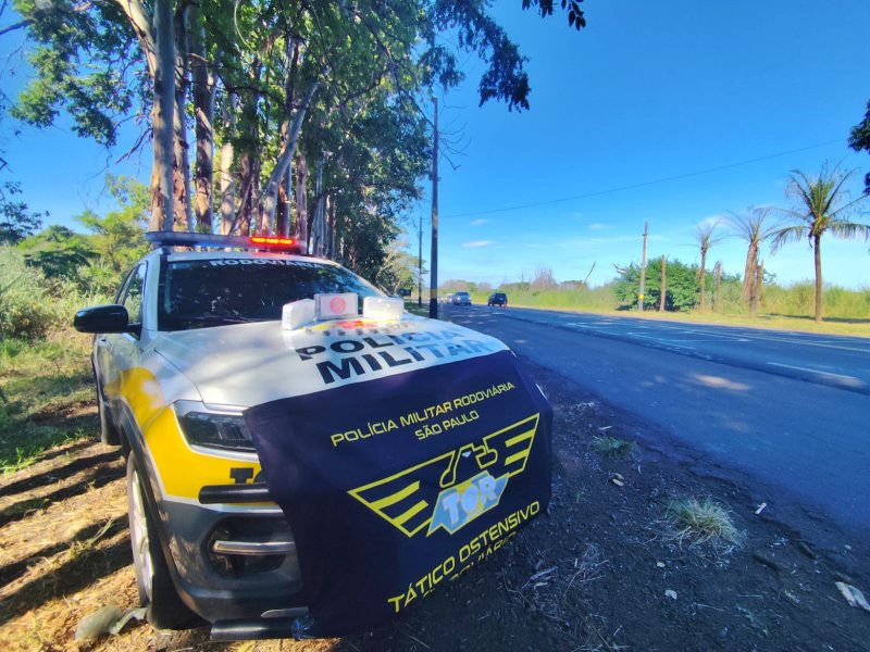 SP-425: Tático Rodoviário prende jovem por tráfico de drogas