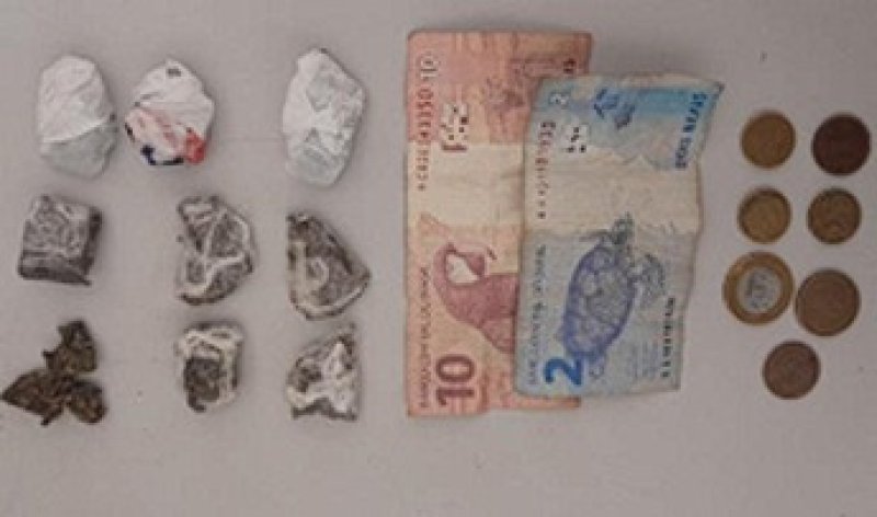 Dupla é presa por tráfico de drogas no bairro Pereirinha em Penápolis