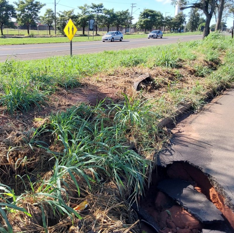 Prefeitura notifica empresa para reparos em via marginal
