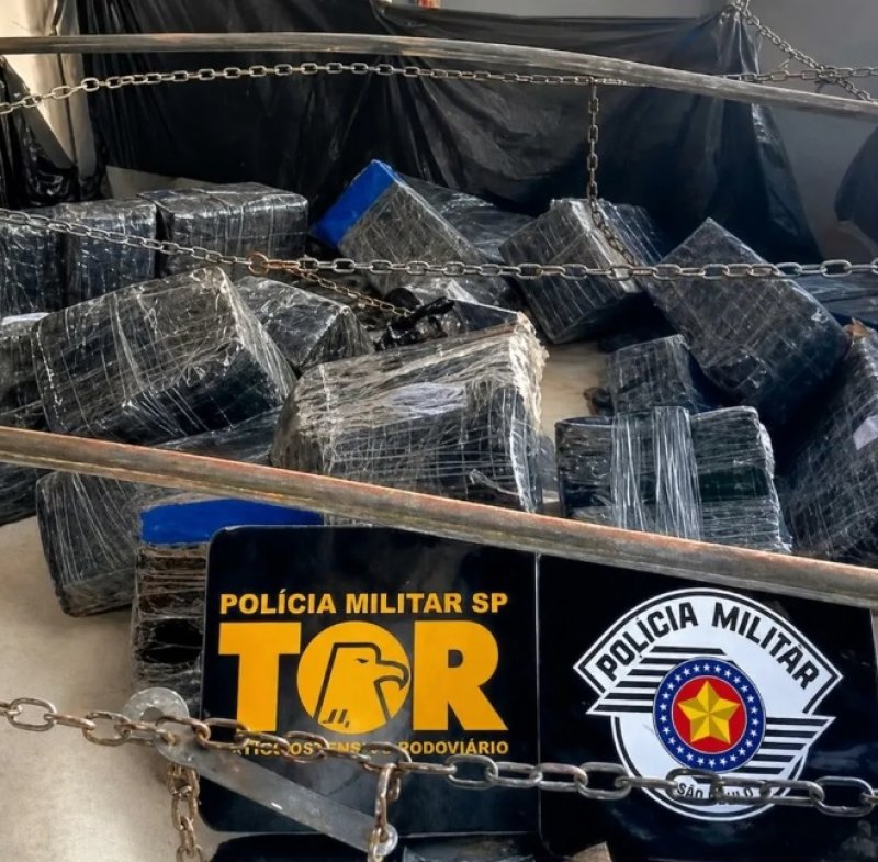 Polícia Rodoviária apreende mais de 580 quilos de maconha e paraguaios são presos na Assis