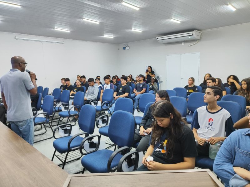 Alunos do Colégio Oceu visitam Secretaria de Desenvolvimento Econômico