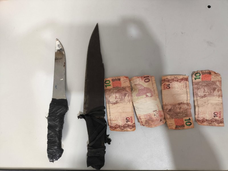 Mulher é presa em flagrante após tentativa de roubo com facas em padaria de Penápolis