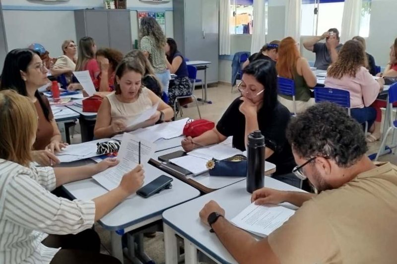 Educação: professores da rede municipal fazem formação para Prova Brasil