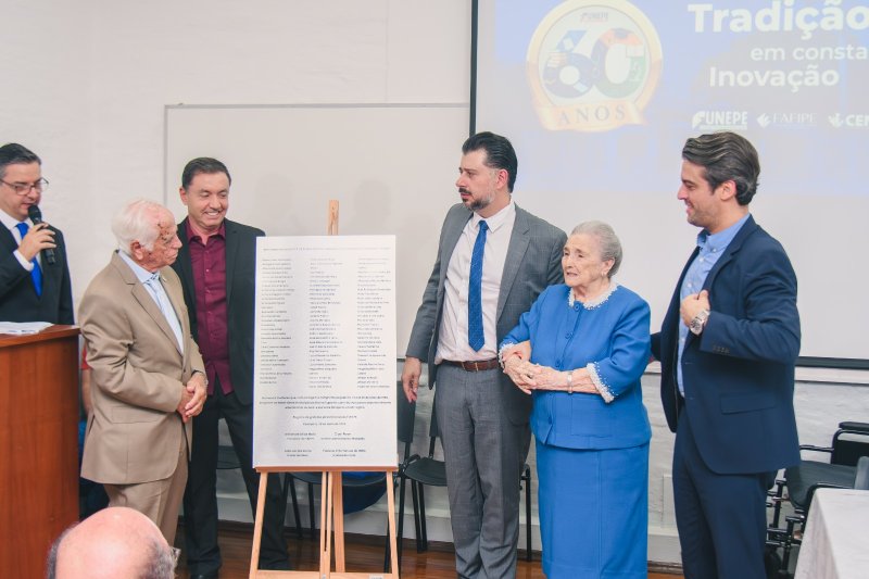 Funepe celebra 60 anos com cerimônia de homenagens e inauguração de busto do fundador