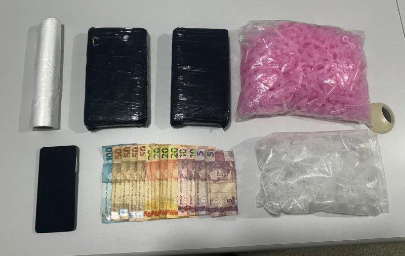 Irmãos são presos com mais de dois quilos de cocaína