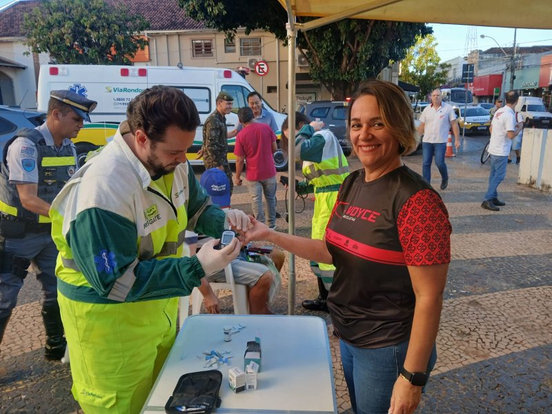 Condutores de motos e bicicletas participam de ação educativa