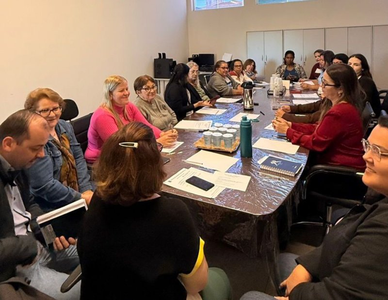 Membros do Conselho de Assistência Social tomam posse e elegem diretoria
