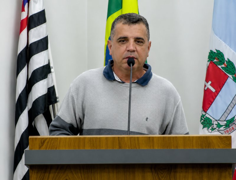 Requerimento pede abrigo em ponto de ônibus para estudantes da zona rural