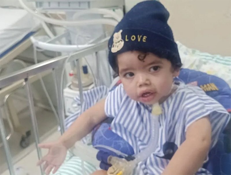 Perto de ter alta da UTI, criança precisa de pequena ajuda para adaptar o quarto