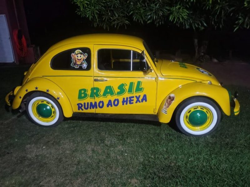 Região: Fusca amarelo vira sensação nas ruas com decoração da Copa do Mundo