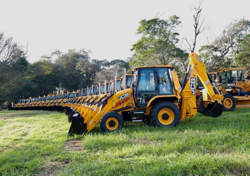 Governo do Estado de São Paulo entrega máquinas para fortalecer infraestrutura rural em municípios da região