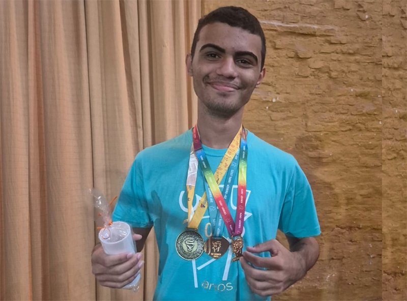 Estudante da Regional de Ensino de Penápolis é ouro na Olimpíada Brasileira de Matemática