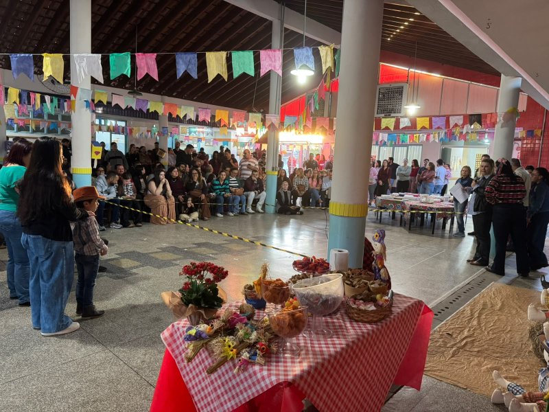 Crianças se divertem nas Festas Juninas das escolas municipais