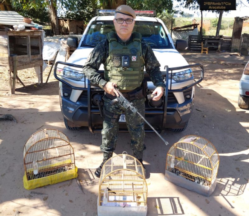 Arma adulterada e aves silvestres mantidas em cativeiro levam à prisão morador em Barbosa