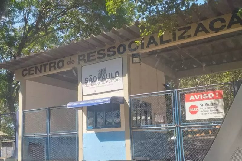 Três detentos rompem tornozeleiras e fogem durante trabalho externo