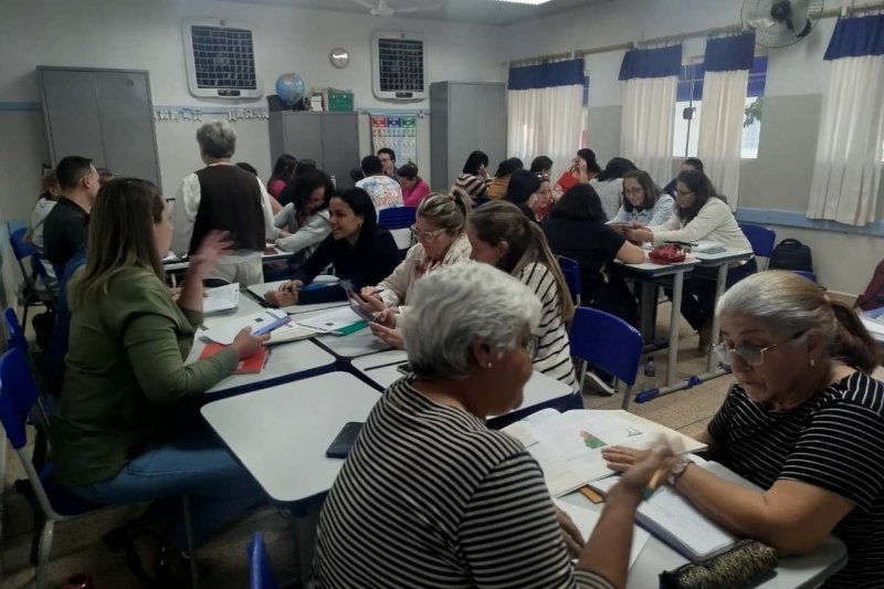 Formação: professores analisam resultados do simulado Aprova Brasil