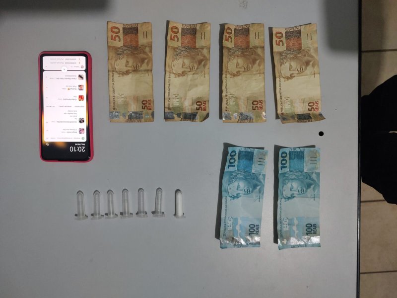Suspeito é preso por tráfico após ser flagrado com droga