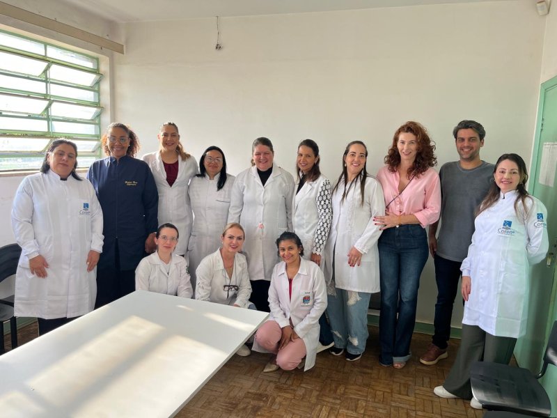 Profissionais da saúde de Penápolis participam de curso sobre método contraceptivo subcutâneo