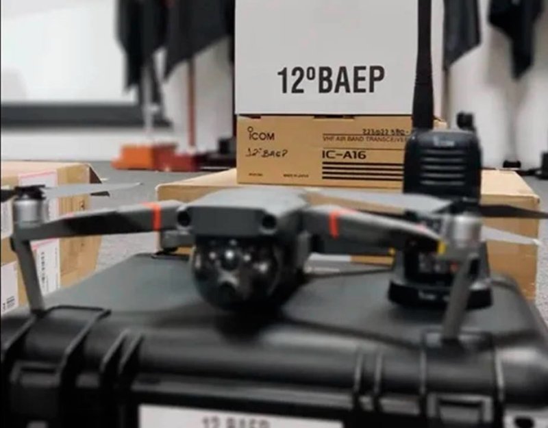 Drone com sensor térmico ajuda BAEP a localizar suspeito com carro furtado 